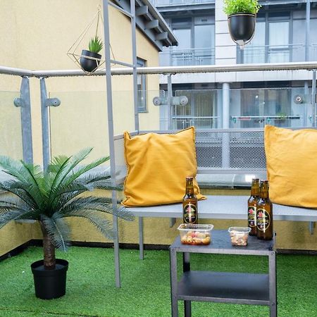 Luxe Place - Netflix & Workspace For 6 Birmingham Luaran gambar