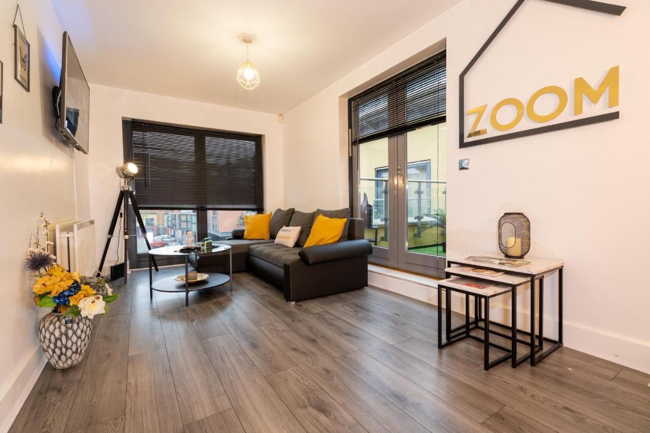 Luxe Place - Netflix & Workspace For 6 Birmingham Luaran gambar