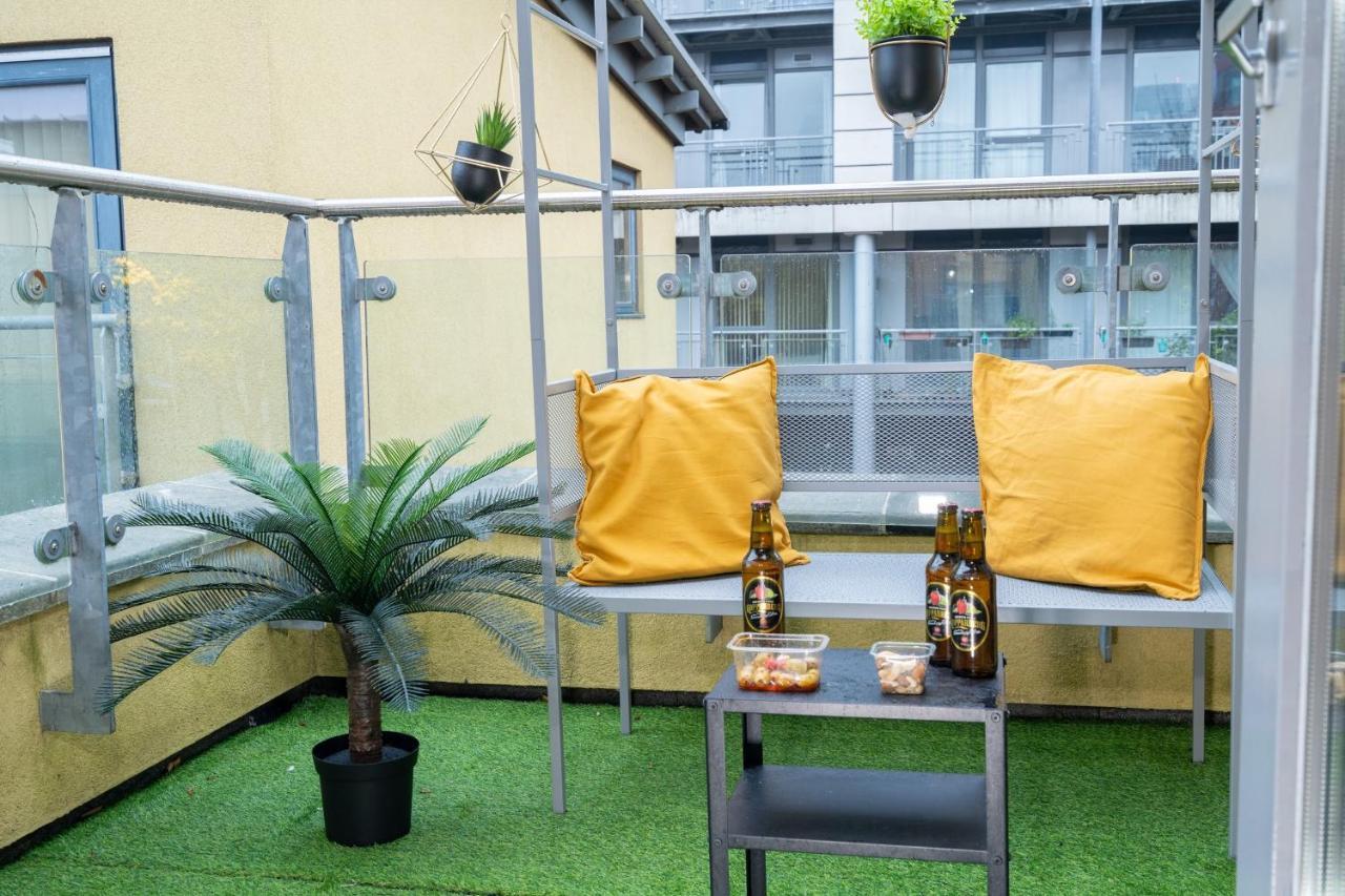 Luxe Place - Netflix & Workspace For 6 Birmingham Luaran gambar