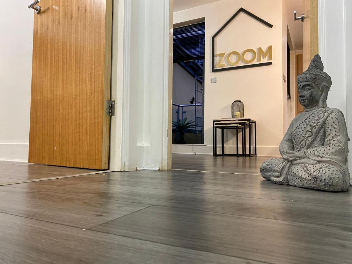 Luxe Place - Netflix & Workspace For 6 Birmingham Luaran gambar