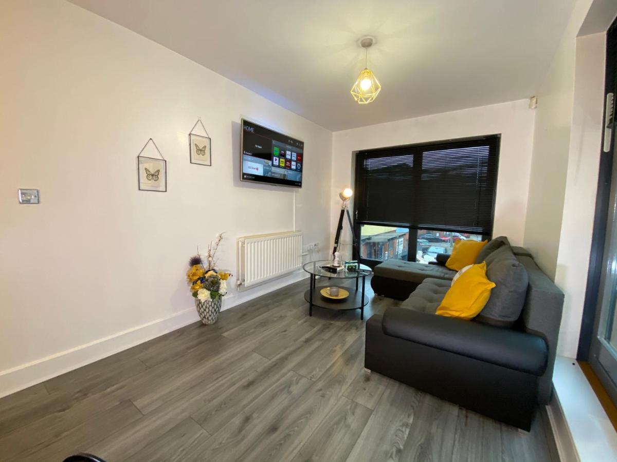 Luxe Place - Netflix & Workspace For 6 Birmingham Luaran gambar